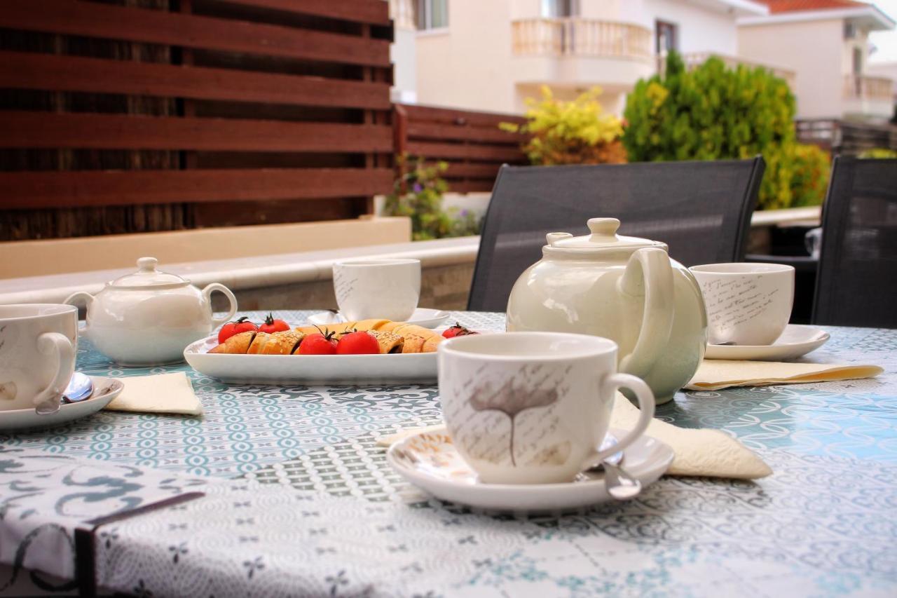 Cozy Poolside Apartment Paphos Exterior foto